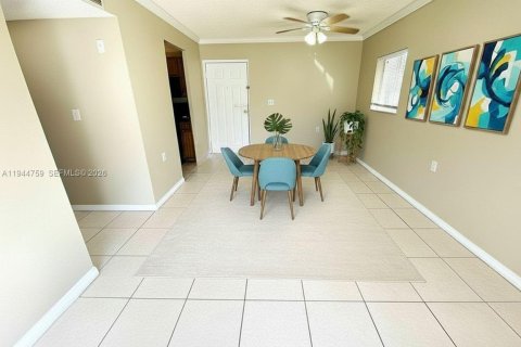 Condo in West Palm Beach, Florida, 1 bedroom  № 2001377 - photo 4
