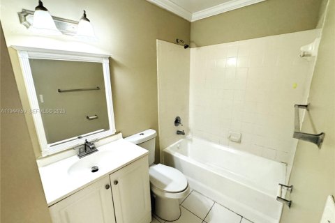Condo in West Palm Beach, Florida, 1 bedroom  № 2001377 - photo 16