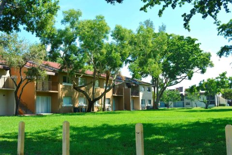 Condo in West Palm Beach, Florida, 1 bedroom  № 2001377 - photo 25