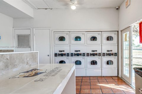 Condo in West Palm Beach, Florida, 1 bedroom  № 2001377 - photo 22