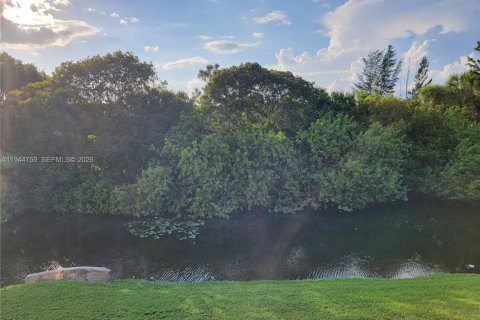 Condo in West Palm Beach, Florida, 1 bedroom  № 2001377 - photo 10