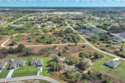 Terreno en venta en Lehigh Acres, Florida № 1984893 - foto 4