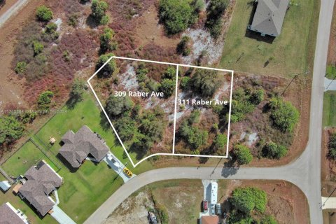 Terreno en venta en Lehigh Acres, Florida № 1984893 - foto 1