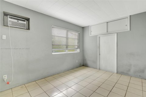 Casa en venta en Miami, Florida, 3 dormitorios, 97.27 m2 № 1731803 - foto 17