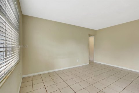 Casa en venta en Miami, Florida, 3 dormitorios, 97.27 m2 № 1731803 - foto 11
