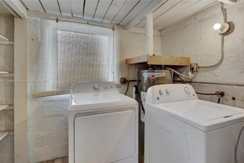 Casa en venta en Miami, Florida, 3 dormitorios, 97.27 m2 № 1731803 - foto 23