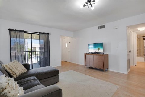 Condo in Bradenton, Florida, 2 bedrooms  № 1679723 - photo 4