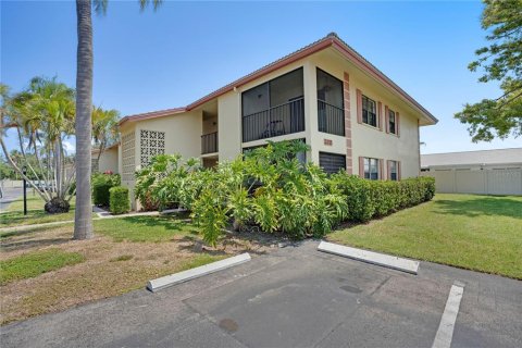 Condo in Bradenton, Florida, 2 bedrooms  № 1679723 - photo 13