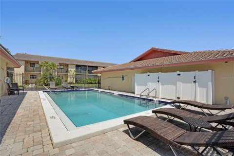 Condo in Bradenton, Florida, 2 bedrooms  № 1679723 - photo 12