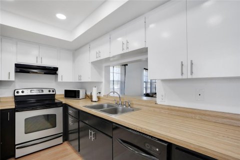 Condo in Bradenton, Florida, 2 bedrooms  № 1679723 - photo 10