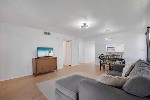 Condo in Bradenton, Florida, 2 bedrooms  № 1679723 - photo 7