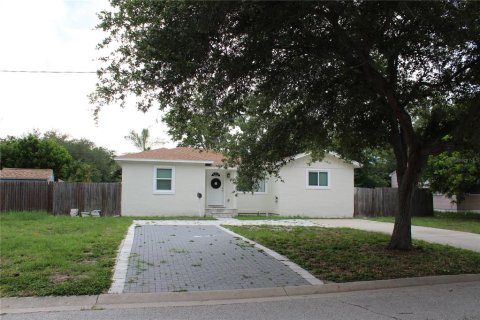 Casa en Saint Petersburg, Florida 4 dormitorios, 118.08 m2 № 2117783