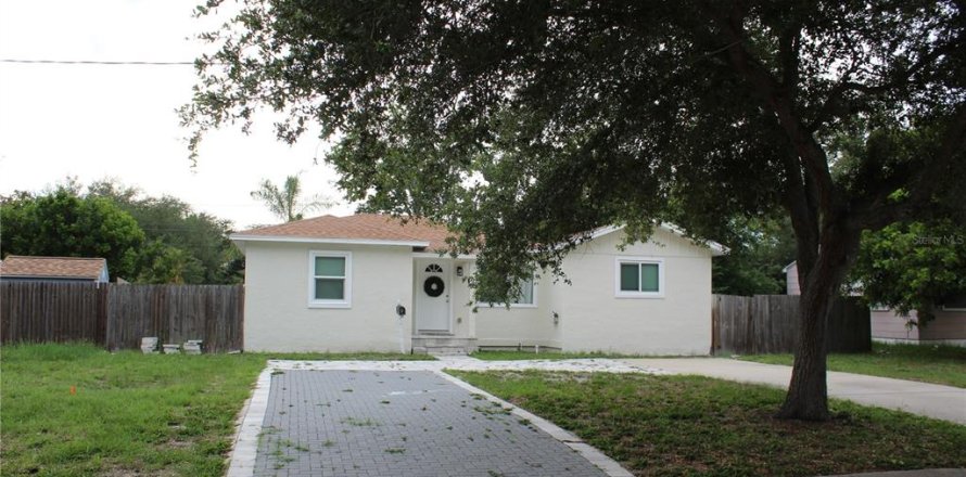 Villa ou maison à Saint Petersburg, Floride 4 chambres, 118.08 m2 № 2117783