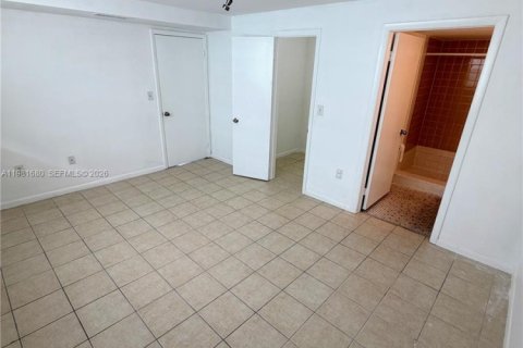 Снять в аренду квартиру в Майами-Бич, Флорида 2 спальни, 83.61м2, № 2080135 - фото 9