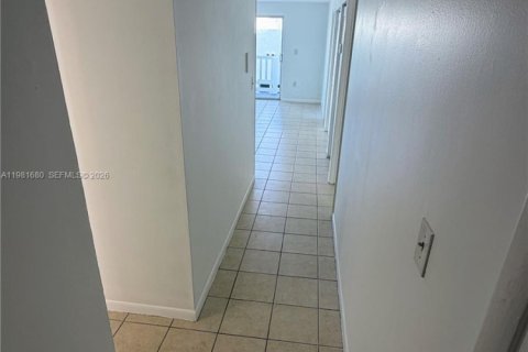 Снять в аренду квартиру в Майами-Бич, Флорида 2 спальни, 83.61м2, № 2080135 - фото 21