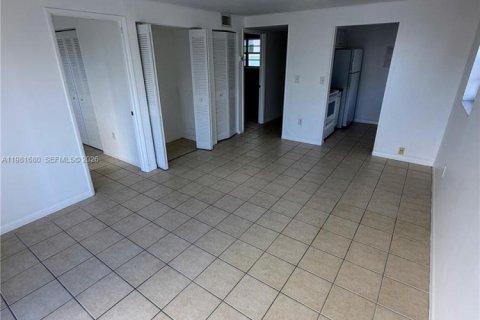 Снять в аренду квартиру в Майами-Бич, Флорида 2 спальни, 83.61м2, № 2080135 - фото 13