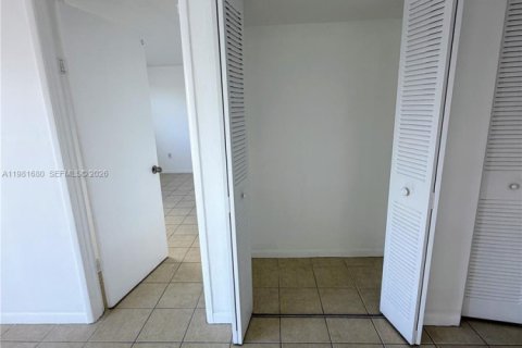 Снять в аренду квартиру в Майами-Бич, Флорида 2 спальни, 83.61м2, № 2080135 - фото 14