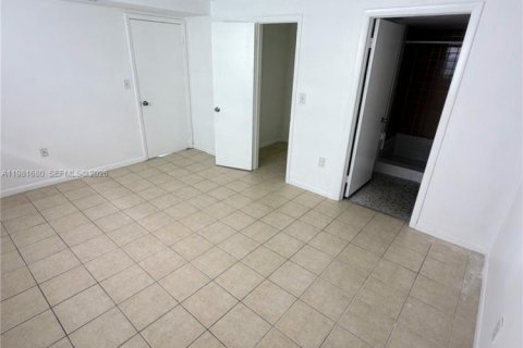 Снять в аренду квартиру в Майами-Бич, Флорида 2 спальни, 83.61м2, № 2080135 - фото 6