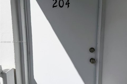 Снять в аренду квартиру в Майами-Бич, Флорида 2 спальни, 83.61м2, № 2080135 - фото 19