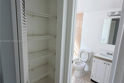 Снять в аренду квартиру в Майами-Бич, Флорида 2 спальни, 83.61м2, № 2080135 - фото 16