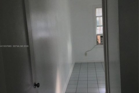 Casa en alquiler en West Palm Beach, Florida, 1 dormitorio, 44.78 m2 № 2002667 - foto 14