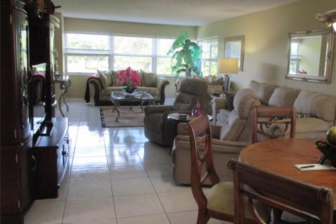 Condo in Sunrise, Florida, 2 bedrooms № 2263368