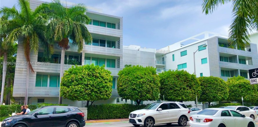 Condominio en Miami Beach, Florida, 2 dormitorios  № 2254150