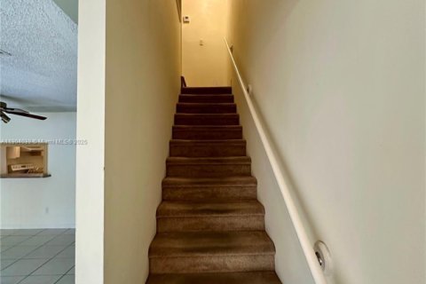 Touwnhouse à vendre à Miami, Floride: 2 chambres, 129.6 m2 № 1963540 - photo 16