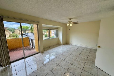 Touwnhouse à vendre à Miami, Floride: 2 chambres, 129.6 m2 № 1963540 - photo 13