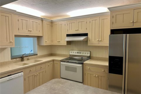 Touwnhouse à vendre à Miami, Floride: 2 chambres, 129.6 m2 № 1963540 - photo 11