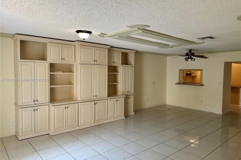 Touwnhouse à vendre à Miami, Floride: 2 chambres, 129.6 m2 № 1963540 - photo 9