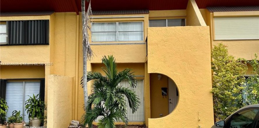 Touwnhouse à Miami, Floride 2 chambres, 129.6 m2 № 1963540