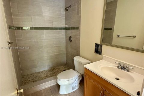 Touwnhouse à vendre à Miami, Floride: 2 chambres, 129.6 m2 № 1963540 - photo 2