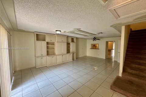 Touwnhouse à vendre à Miami, Floride: 2 chambres, 129.6 m2 № 1963540 - photo 8