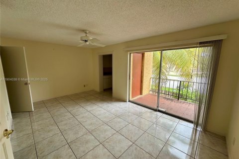 Touwnhouse à vendre à Miami, Floride: 2 chambres, 129.6 m2 № 1963540 - photo 3