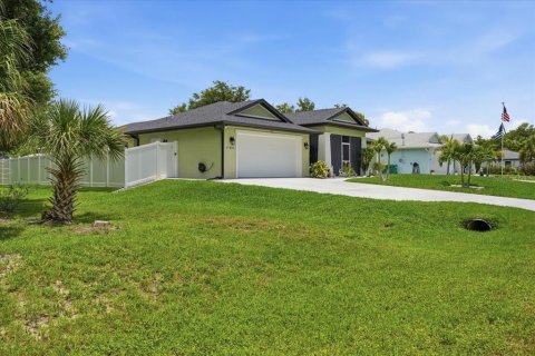 Villa ou maison à vendre à Port Charlotte, Floride: 3 chambres, 157.19 m2 № 2232092 - photo 4