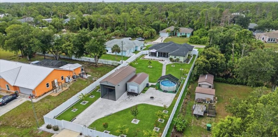 Villa ou maison à Port Charlotte, Floride 3 chambres, 157.19 m2 № 2232092