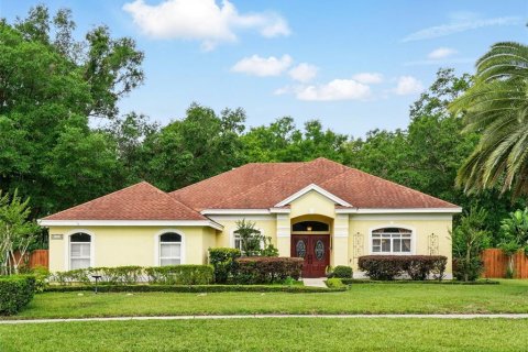 House in Apopka, Florida 4 bedrooms, 228.73 sq.m. № 1649679 - photo 1