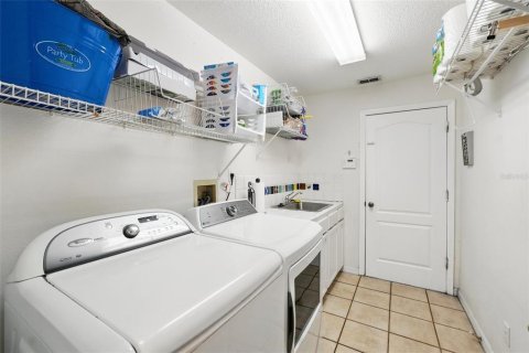 House in Apopka, Florida 4 bedrooms, 228.73 sq.m. № 1649679 - photo 22