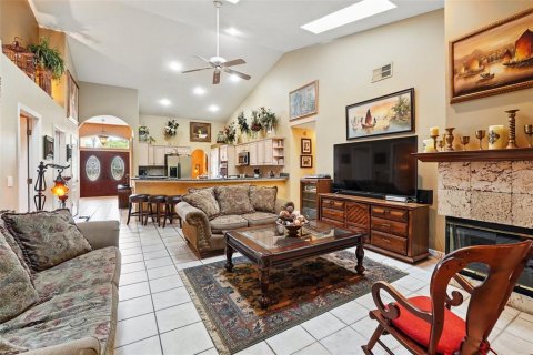 House in Apopka, Florida 4 bedrooms, 228.73 sq.m. № 1649679 - photo 13