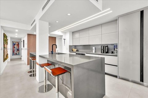 Appartement à louer à Hillsboro Beach, Floride: 2 chambres, 127.28 m2 № 2435909 - photo 13
