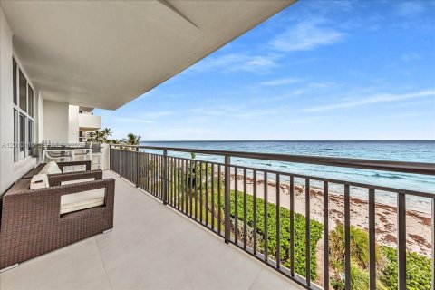 Appartement à louer à Hillsboro Beach, Floride: 2 chambres, 127.28 m2 № 2435909 - photo 2