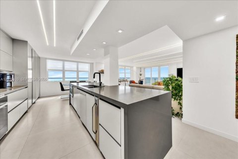 Appartement à louer à Hillsboro Beach, Floride: 2 chambres, 127.28 m2 № 2435909 - photo 7