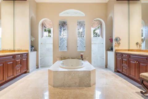 Casa en venta en Davie, Florida, 5 dormitorios, 377.74 m2 № 2034794 - foto 30