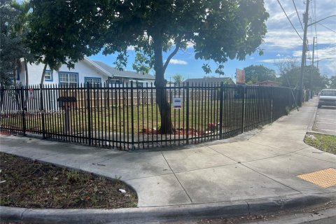 Купить земельный участок в Майами, Флорида № 1948805 - фото 6