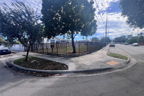 Купить земельный участок в Майами, Флорида № 1948805 - фото 7