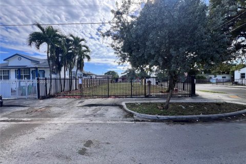 Купить земельный участок в Майами, Флорида № 1948805 - фото 8