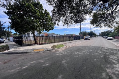Купить земельный участок в Майами, Флорида № 1948805 - фото 11