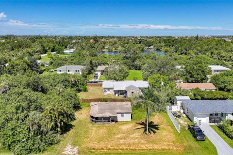 House in Punta Gorda, Florida 2 bedrooms, 65.68 sq.m. № 1847316 - photo 3