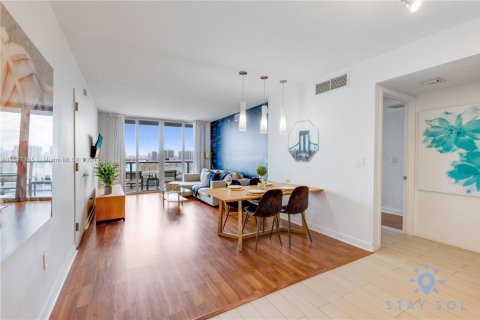 Condo in Hallandale Beach, Florida, 2 bedrooms  № 2014373 - photo 3